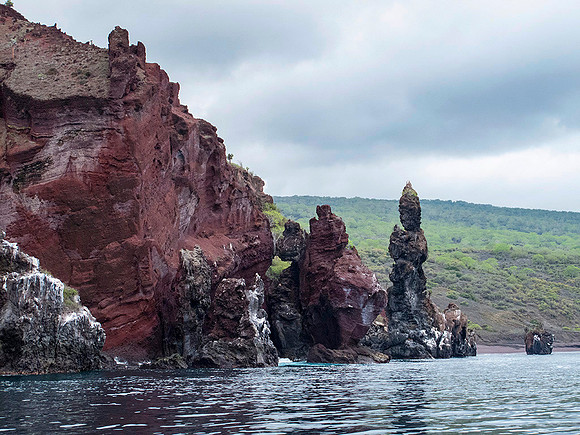 Buccaneers Cove, Santiago Island with Monk Rock : IMG_3197