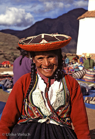 Peasant woman on market in Chinchero, Peru: PPG.Peas3_1