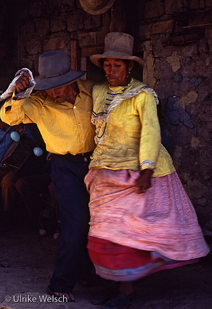 Couple dancing during Canaval in Ancash, Peru: PPgFR7_9