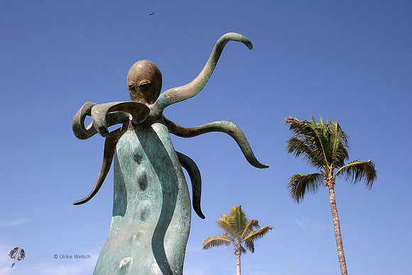 Sculpture on Beach Promenade: IMG_0140