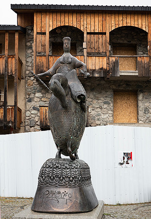 Monument to Queen Tamar the Great:  DSC06118