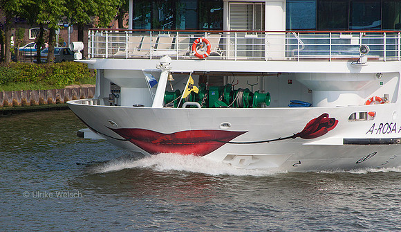 Red Lips on River boat: IMG_0669