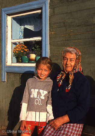 Grand-Mother with Grand-Daughter: RPcGran1_1