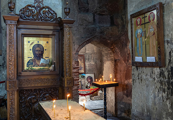Icons in Mtskheta Cathedral:  DSC04255