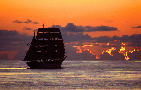 The Portugese Tall Ship Sagres in sunset: CNauTS.3_1