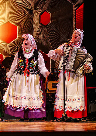 Singing at the Latvian Song and Dance Festival: DSC09439