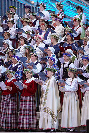 Singers at Latvian Song and Dance Festival in Riga: DSC09851