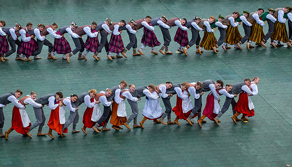 Human Chain in Dance in Riga, Latvia:  DSC09870