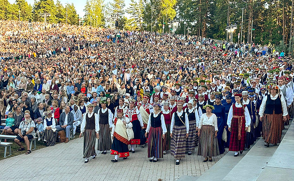 Singers arriving at Mezaparks, Riga: IMG_1768