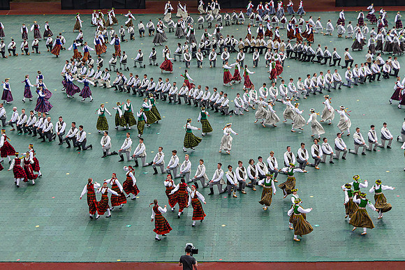 Dance presentation during Latvian Song and Dance Festival: P1040947