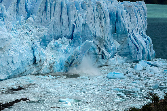 Calfing at Perito Moreno Glacier - DSC08113