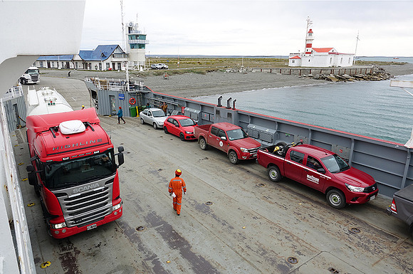 Ferry crossing Magellan Strait, Chile : DSC08740