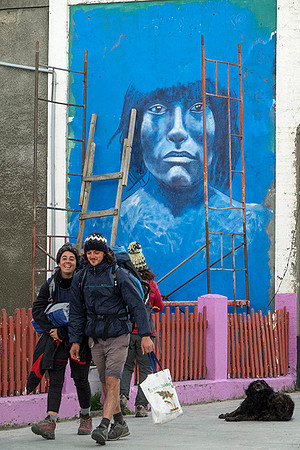 serious mural and happy campers - DSC08692
