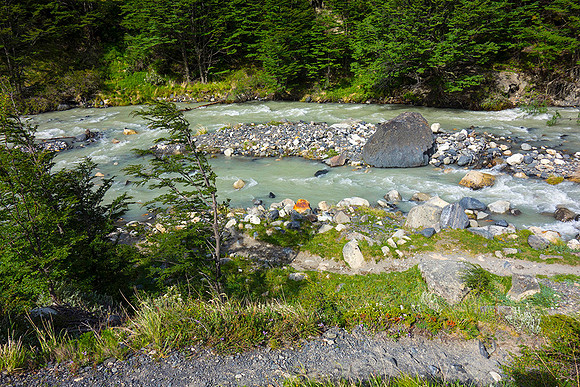 windy trail, rushing river - DSC08897