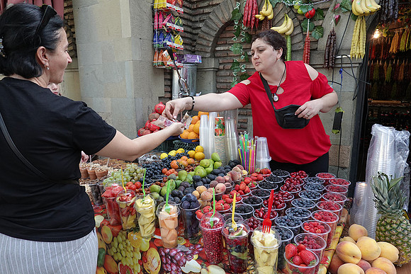 Fruit vendor in Tbilisi :  DSC05266
