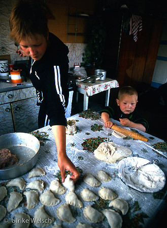 Boy helping Mom :  RPC1_11